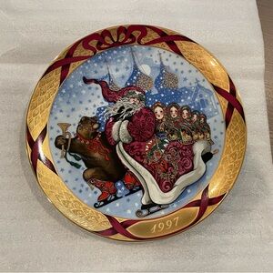 ❌SOLD❌ Bing & Grondahl Christmas Around the World 1997 Plate "Santa in Russia”